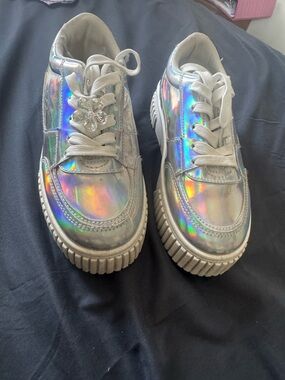 Kids Iridescent Lace-Up Sneakers in Silver